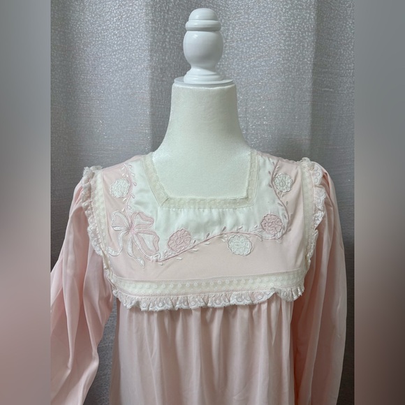 Sara Beth Vintage Nightgown Blush Pink Lace Embroidered Bow Women’s S  90s Dress - Picture 4 of 11
